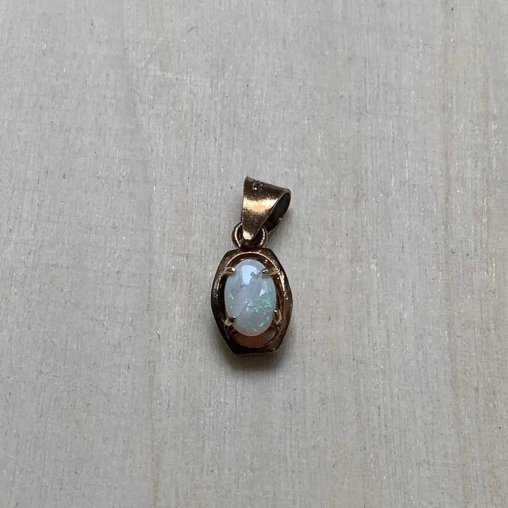 TLC New vintage SS Opal dainty pendant charm